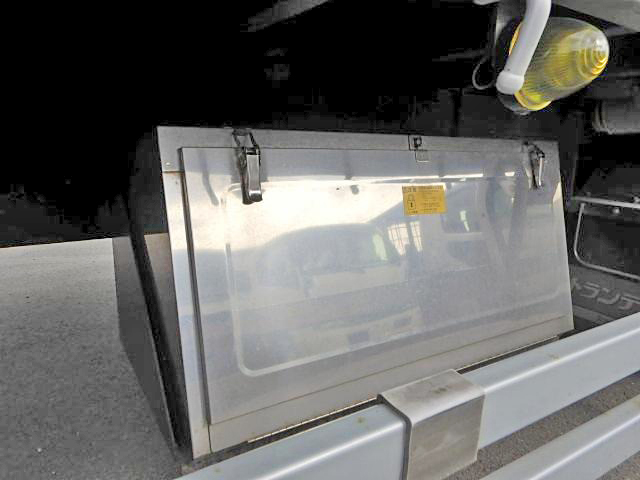 日野レンジャー幌ウイング中型（4t）[写真16]