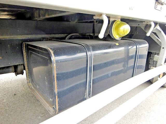 日野レンジャー幌ウイング中型（4t）[写真17]