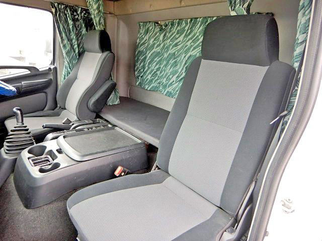 日野レンジャー幌ウイング中型（4t）[写真31]