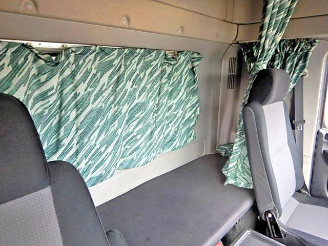 日野レンジャー幌ウイング中型（4t）[写真32]