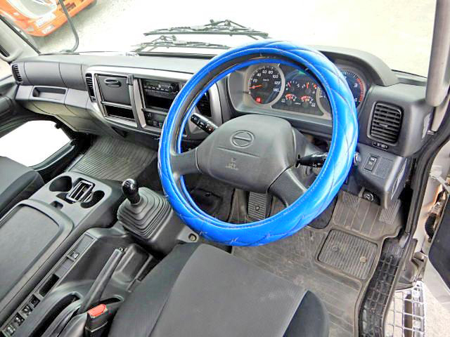 日野レンジャー幌ウイング中型（4t）[写真34]