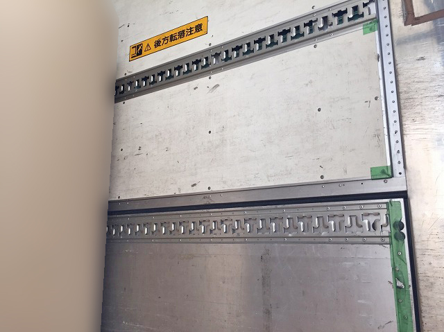 三菱ふそうスーパーグレートアルミウイング大型（10t）[写真11]