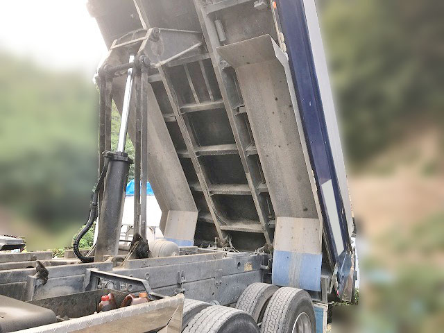 いすゞギガダンプ大型（10t）[写真10]