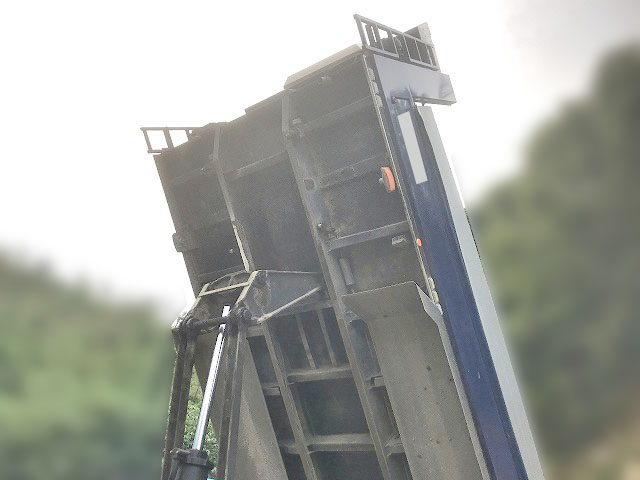 いすゞギガダンプ大型（10t）[写真11]