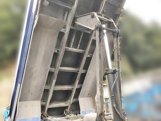 いすゞギガダンプ大型（10t）[写真08]