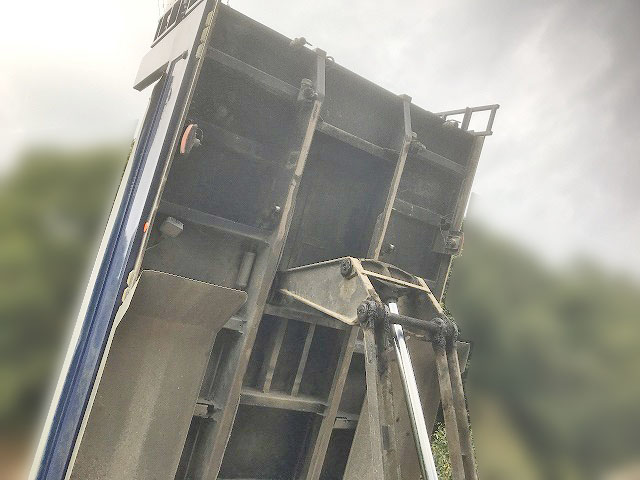 いすゞギガダンプ大型（10t）[写真09]