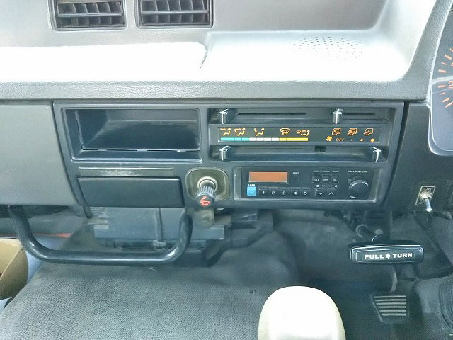 三菱ふそうファイターセルフクレーン4段中型（4t）[写真28]