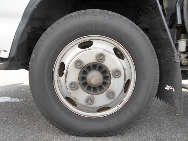 いすゞエルフ冷蔵冷凍ウイング小型（2t・3t）[写真12]