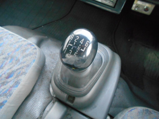 いすゞエルフ冷蔵冷凍ウイング小型（2t・3t）[写真20]