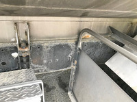 いすゞギガタンク車（タンクローリー）大型（10t）[写真12]