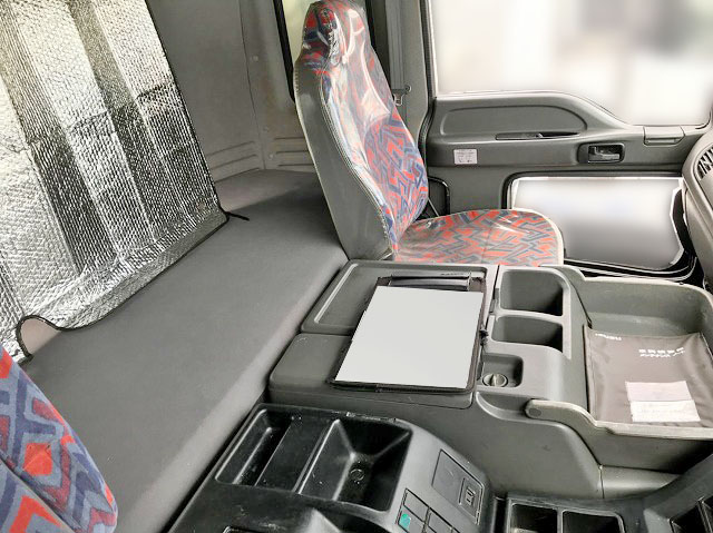 いすゞギガタンク車（タンクローリー）大型（10t）[写真15]