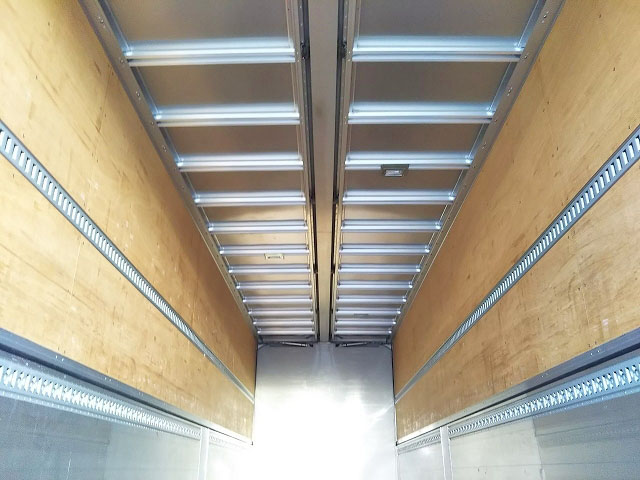 いすゞギガアルミウイング大型（10t）[写真11]