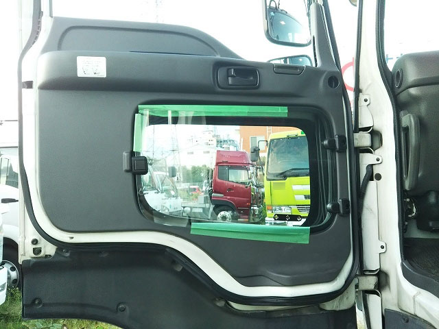 いすゞギガアルミウイング大型（10t）[写真24]