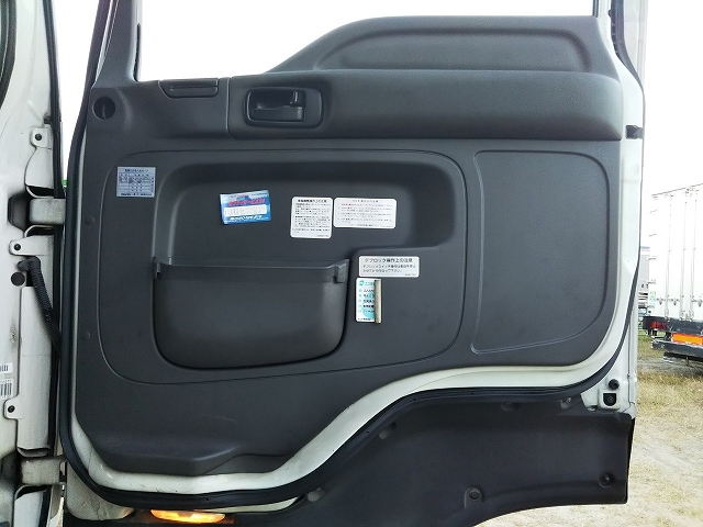 いすゞギガアルミウイング大型（10t）[写真25]