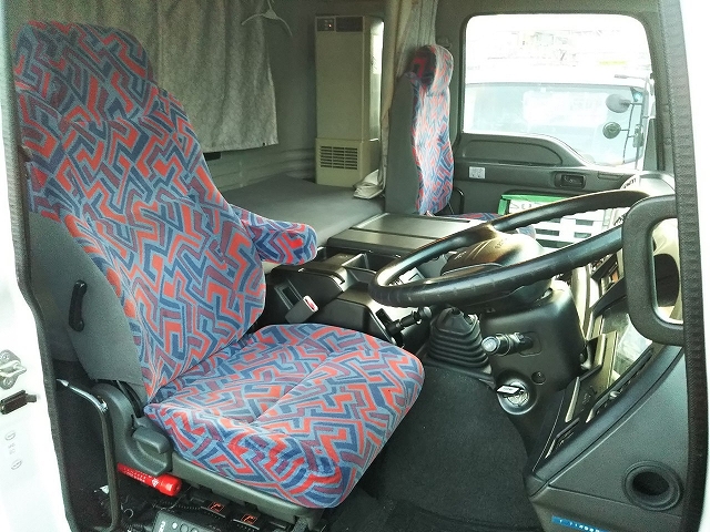 いすゞギガアルミウイング大型（10t）[写真27]