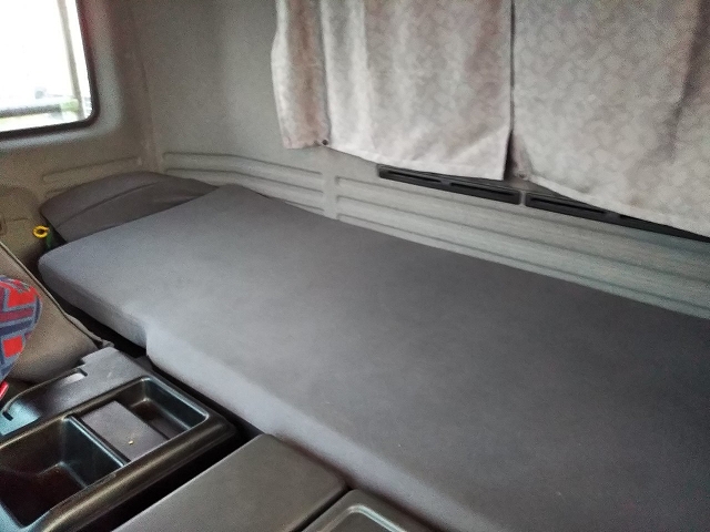 いすゞギガアルミウイング大型（10t）[写真29]