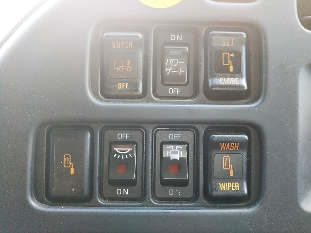 いすゞギガアルミウイング大型（10t）[写真35]