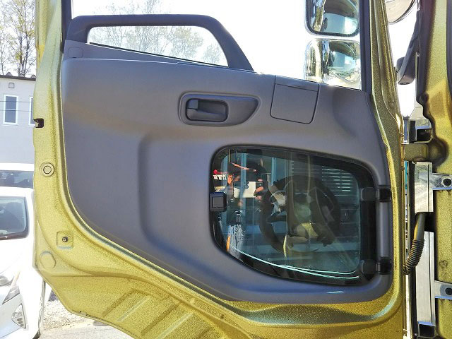 UDトラックスクオンクレーン5段大型（10t）[写真27]