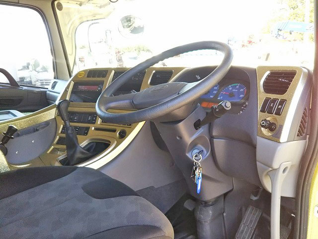 UDトラックスクオンクレーン5段大型（10t）[写真30]