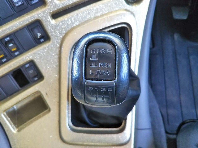 UDトラックスクオンクレーン5段大型（10t）[写真33]