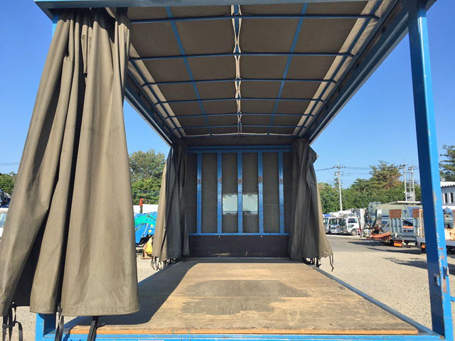 いすゞエルフカーテン車小型（2t・3t）[写真15]