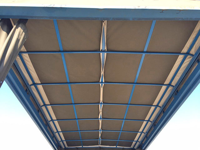 いすゞエルフカーテン車小型（2t・3t）[写真16]