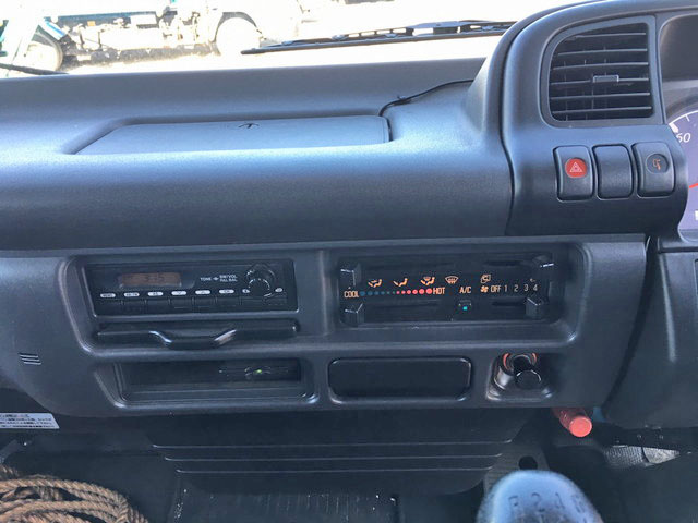 いすゞエルフカーテン車小型（2t・3t）[写真38]