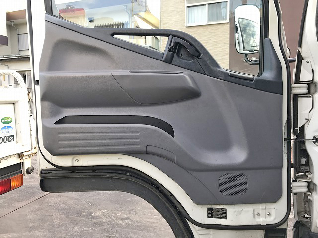 三菱ふそうキャンター平ボディ小型（2t・3t）[写真26]