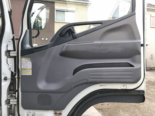 三菱ふそうキャンター平ボディ小型（2t・3t）[写真27]