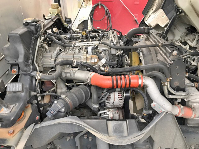 三菱ふそうキャンターアルミバン小型（2t・3t）[写真28]