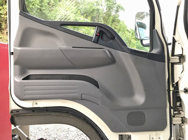 三菱ふそうキャンターアルミバン小型（2t・3t）[写真30]