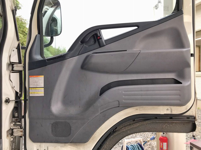 三菱ふそうキャンターアルミバン小型（2t・3t）[写真31]