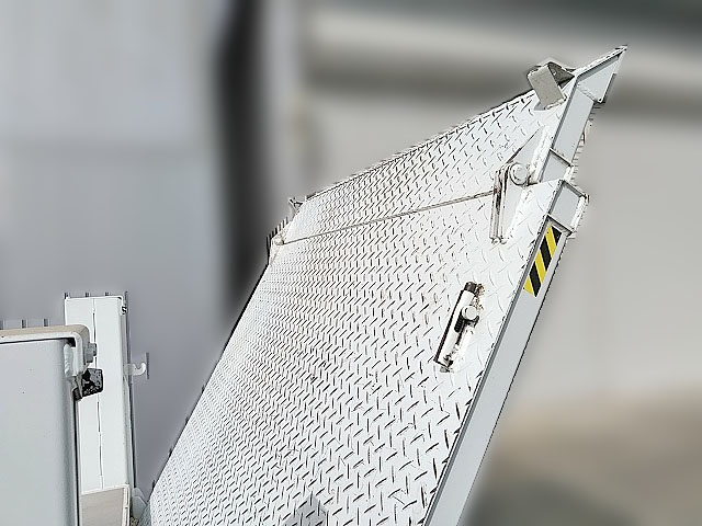 三菱ふそうキャンターガッツアルミブロック小型（2t・3t）[写真15]