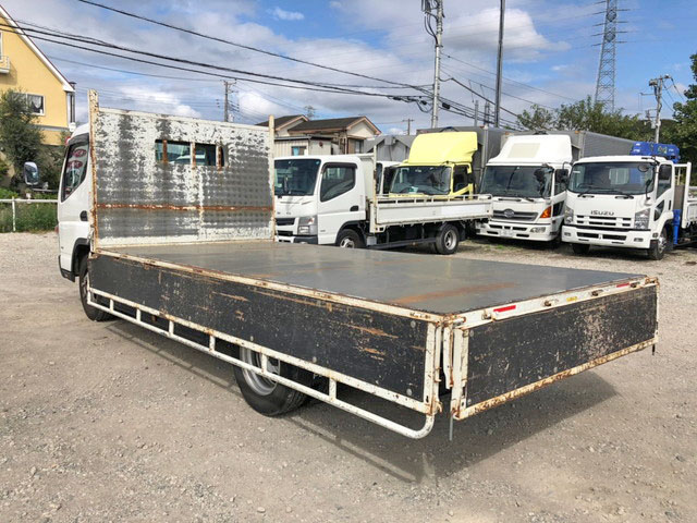 三菱ふそうキャンター平ボディ小型（2t・3t）[写真11]