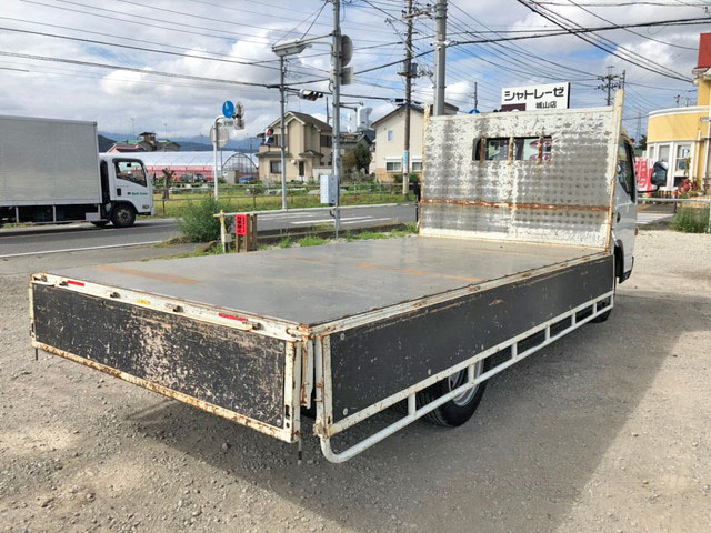 三菱ふそうキャンター平ボディ小型（2t・3t）[写真12]