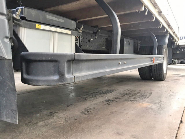 三菱ふそうキャンター平ボディ小型（2t・3t）[写真18]