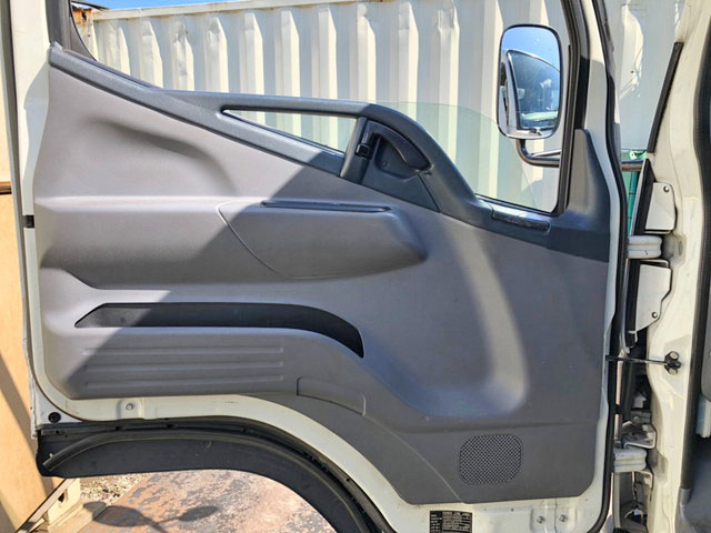 三菱ふそうキャンター平ボディ小型（2t・3t）[写真28]