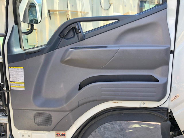 三菱ふそうキャンター平ボディ小型（2t・3t）[写真29]