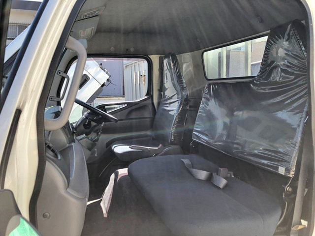三菱ふそうキャンター平ボディ小型（2t・3t）[写真32]