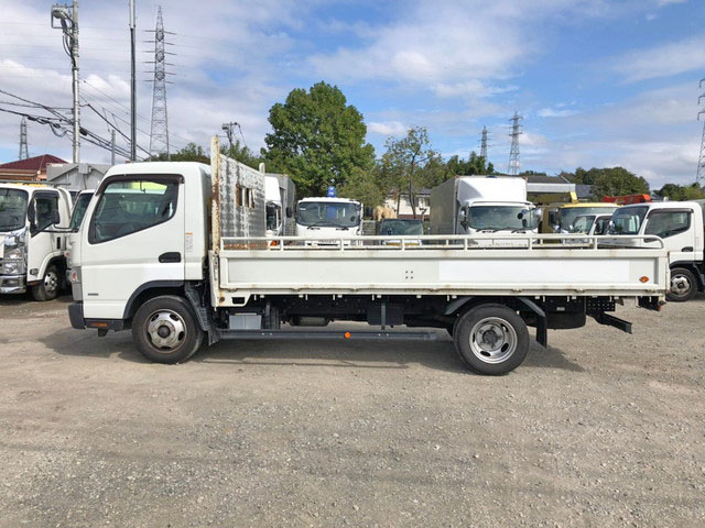 三菱ふそうキャンター平ボディ小型（2t・3t）[写真05]