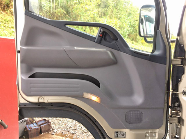 三菱ふそうキャンター冷凍車（冷蔵車）小型（2t・3t）[写真27]