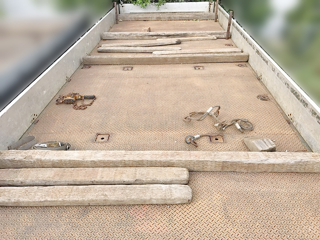 三菱ふそうスーパーグレートユニック4段大型（10t）[写真11]