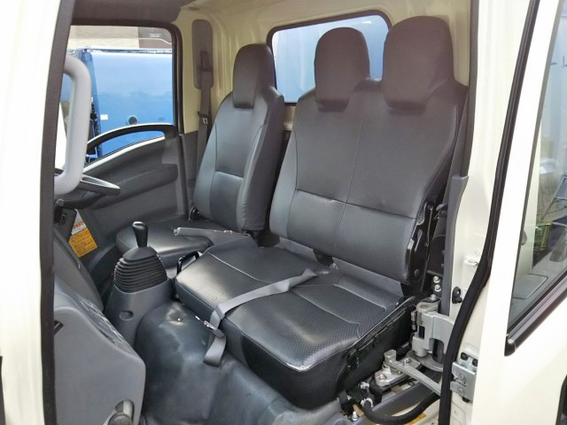 いすゞエルフパッカー車（塵芥車）小型（2t・3t）[写真30]