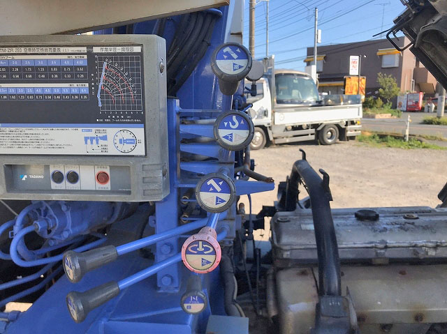 三菱ふそうキャンタークレーン3段小型（2t・3t）[写真13]