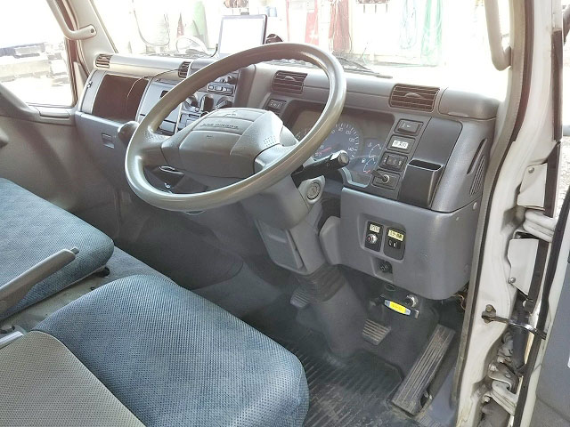 三菱ふそうキャンタークレーン3段小型（2t・3t）[写真33]