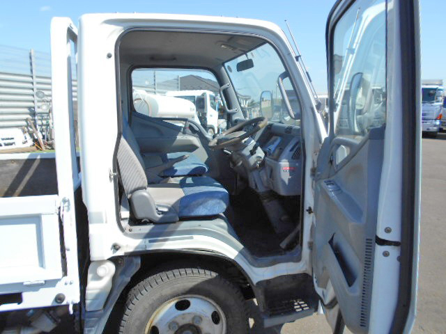 三菱ふそうキャンター平ボディ小型（2t・3t）[写真21]