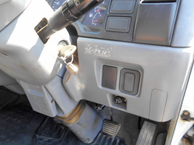 三菱ふそうキャンター平ボディ小型（2t・3t）[写真27]