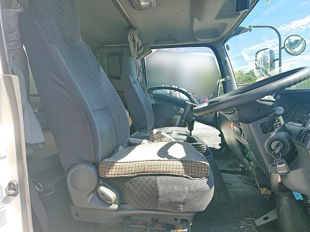 いすゞフォワードアルミウイング中型（4t）[写真24]