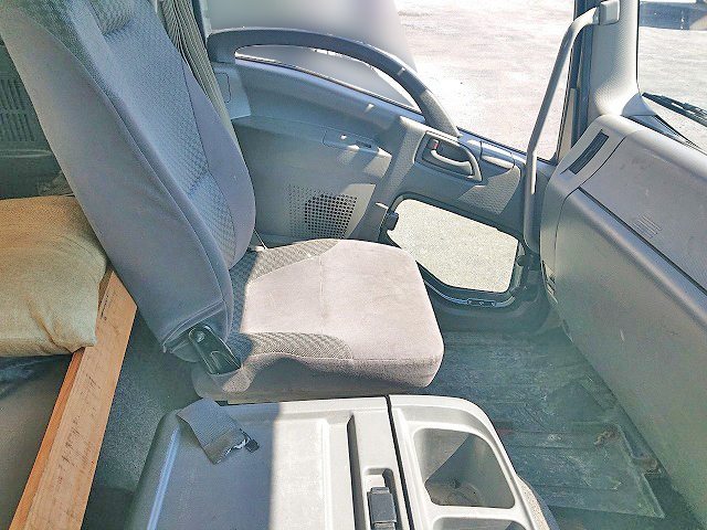 いすゞフォワードアルミウイング中型（4t）[写真26]