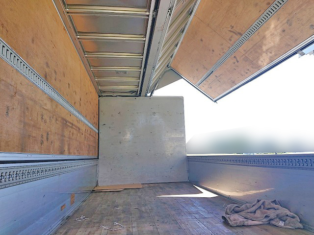 いすゞフォワードアルミウイング中型（4t）[写真06]